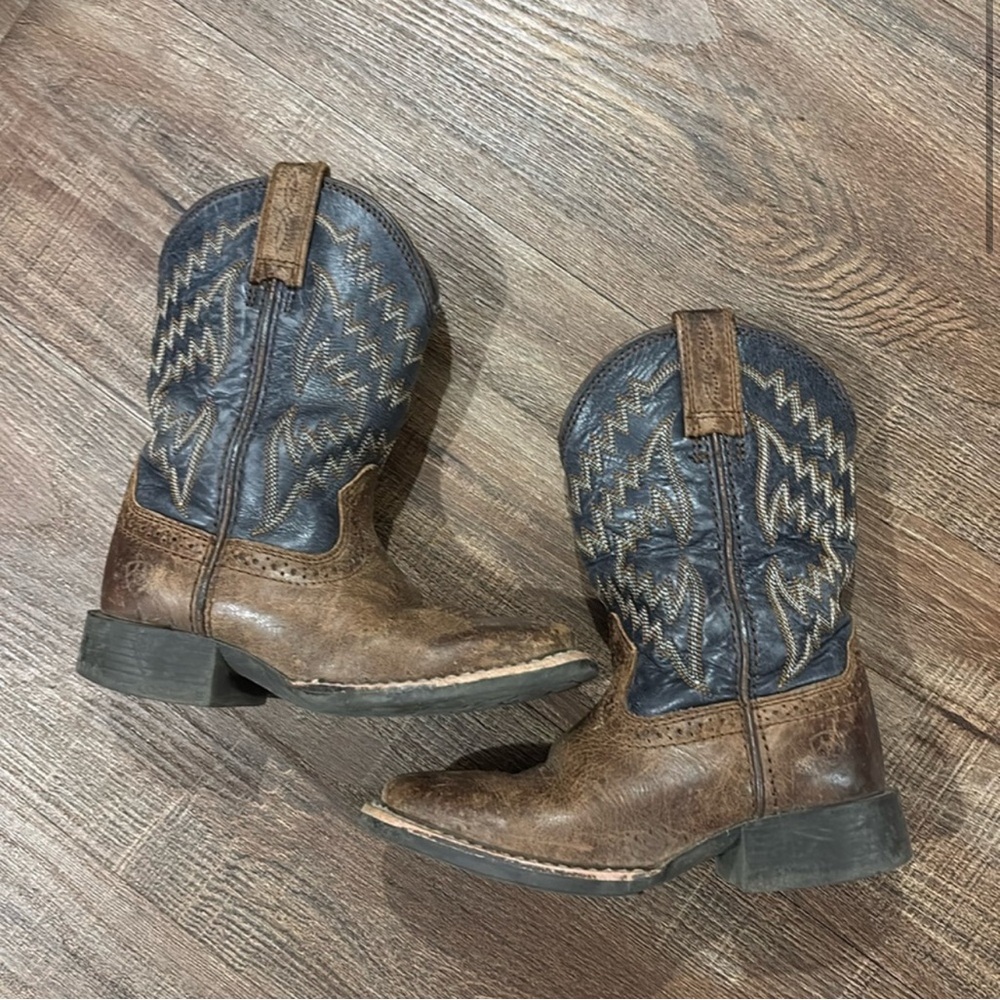 Ariat Kids Boots in Brown and Blue toddler size 9. Genuine leather
